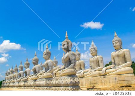 Buddha statue and blue sky 20435938
