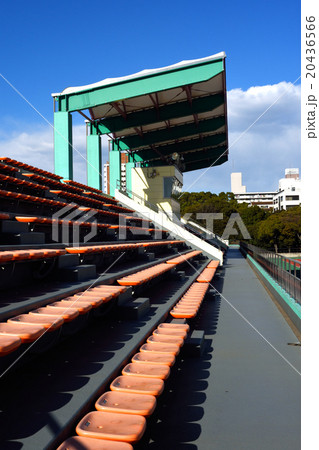 陸上競技場のスタンド 20436566