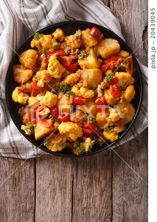 Gobi Aloo with cauliflower and vegetables 20439045