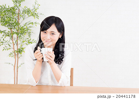 若い女性 20441178