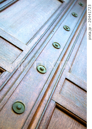 in london antique brown  brass nail and light 20441723