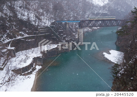 第三大川橋梁を渡る列車 20445520