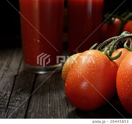 bunch of tomatoes on a wooden background 20445853