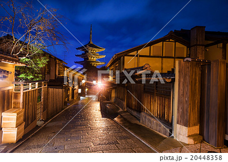 Japanese old town and Yasaka Pagoda in Kyoto 20448358