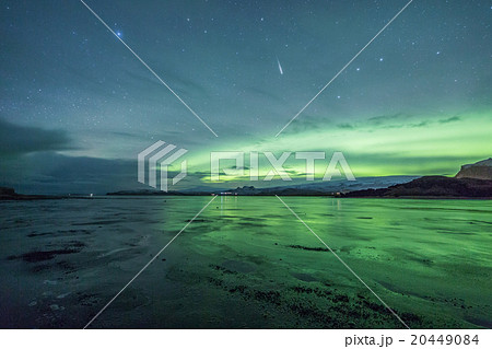 Northern Lights reflection on frozen lake 20449084