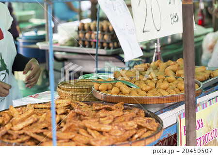 Grilled Thai sausages and seafood on the stove Grilled Thai sausages and seafood on the stove 20450507