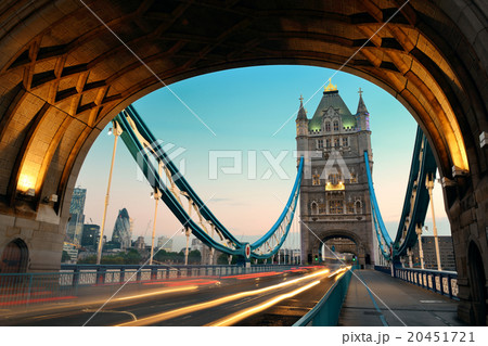 Tower Bridge morning traffic Tower Bridge morning traffic 20451721