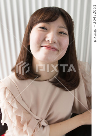 若い女性　綺麗な髪 20452051