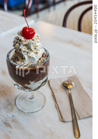 Famous Hot Fudge Sundae ice cream in Ghirardelli 20454400
