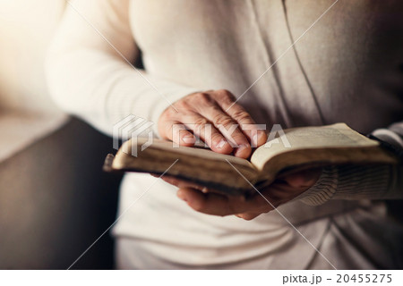 Woman with bible 20455275