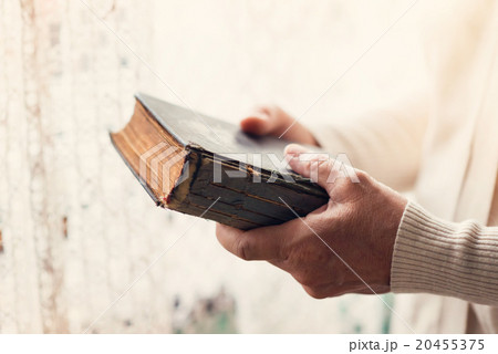 Woman with bible 20455375