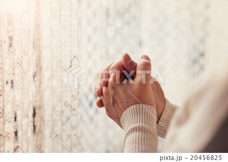 Woman praying 20456825