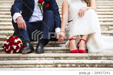 Young wedding couple 20457241