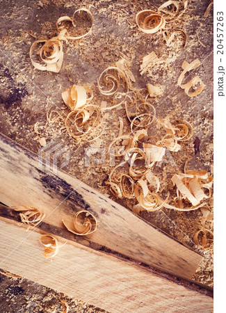 Wooden planks and shavings 20457263