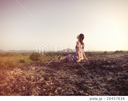 Young woman in hte park 20457636