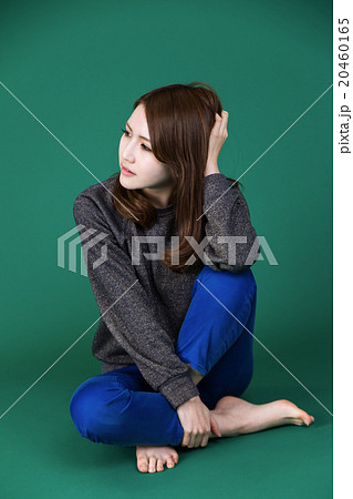 20代の女性 20460165