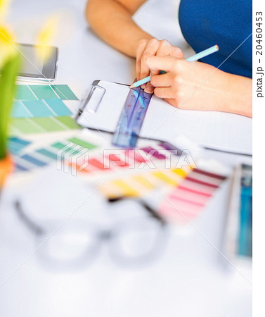woman working with color samples for selection 20460453