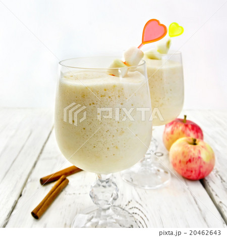 Jelly airy apple in wineglass on table 20462643