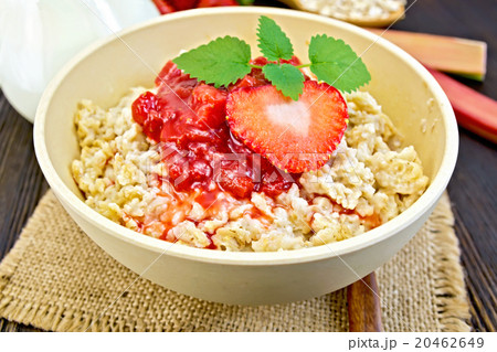 Oatmeal with strawberry-rhubarb sauce 20462649
