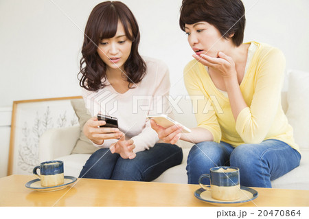２人の女性 20470864