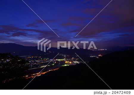 神奈川 開成町 山北町方面の夜景 チェックメイトカントリークラブからの眺めの写真素材
