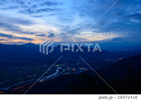 神奈川 開成町 山北町方面の夜景 チェックメイトカントリークラブからの眺めの写真素材