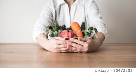 野菜と女性 20472502