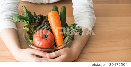 野菜と女性 20472504
