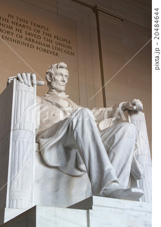 The statue of Abraham Lincoln 20484644