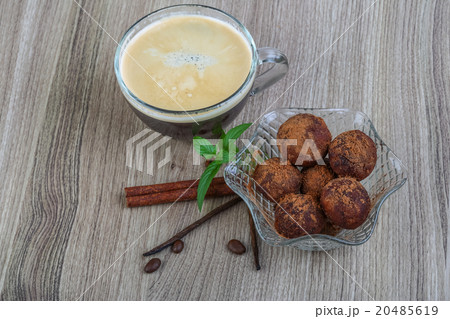 Coffee with chocolate balls 20485619