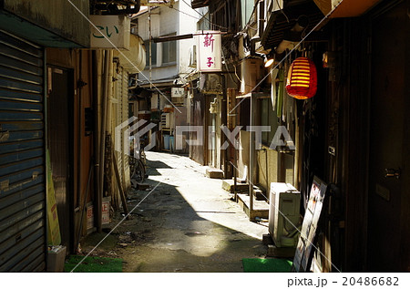 飲食店街の裏路地の写真素材 4866