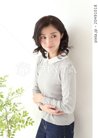 若い女性のポートレート 20491018
