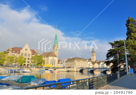スイス チューリッヒのリマト川と街並み スイス チューリッヒのリマト川と街並み 20491790