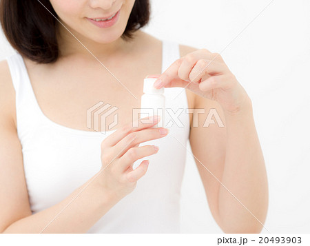 スキンケア・ミドル女性 スキンケア・ミドル女性 20493903