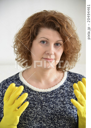 Woman with rubber gloves on his hands 20494461