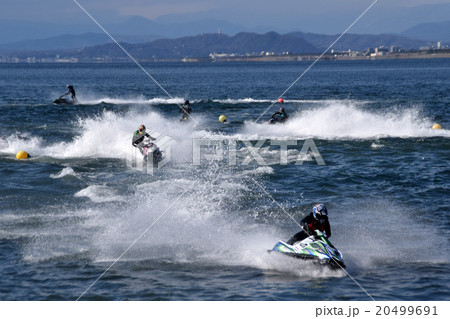 江ノ島 ジェットスキー レースの写真素材