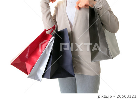 買い物する女性 買い物する女性 20503323