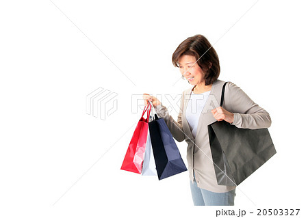 買い物するシニア女性 20503327