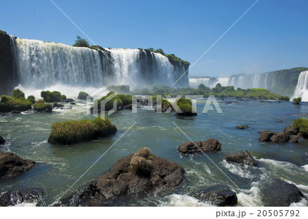 garganta del diablo at the iguazu falls garganta del diablo at the iguazu falls 20505792