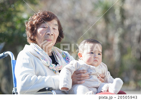 6 months old 20505943