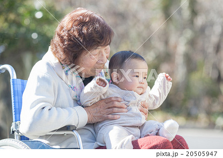 6 months old 20505947