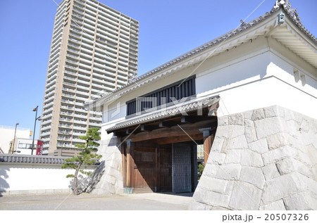 岡崎城大手門と高層マンション 岡崎城大手門と高層マンション 20507326