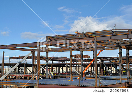 大型ショッピングモールの拡張工事現場　鉄筋組み立て中 20507698