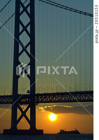 明石海峡大橋の夕暮れ 20510153