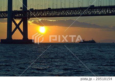 明石海峡大橋の夕暮れ 20510154