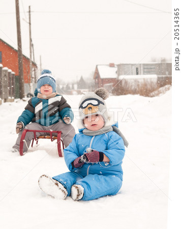 two boys 20514365
