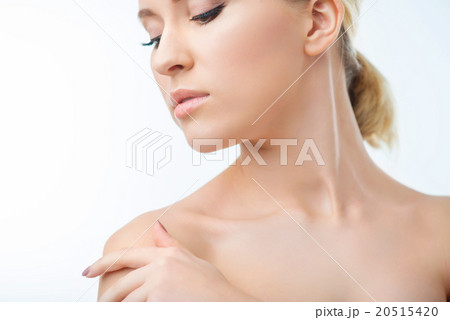 Beautiful woman looking aside Beautiful woman looking aside 20515420