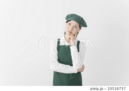 考えるスーパー店員ミドル 20516737