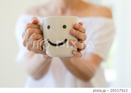 white coffee mug 20517922