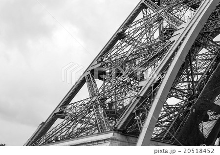 Eiffel Tower architecture detail 20518452